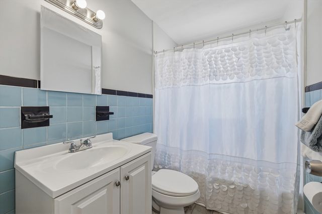 46 Lakevilla Ave, Springfield, MA 01109