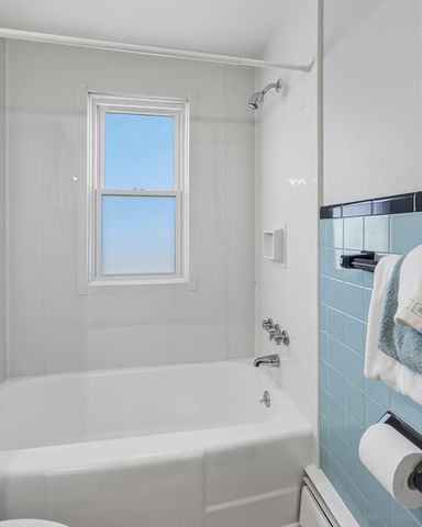 46 Lakevilla Ave, Springfield, MA 01109