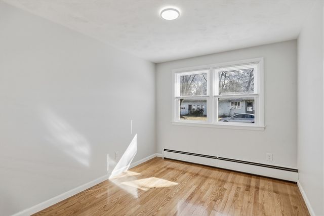 46 Lakevilla Ave, Springfield, MA 01109