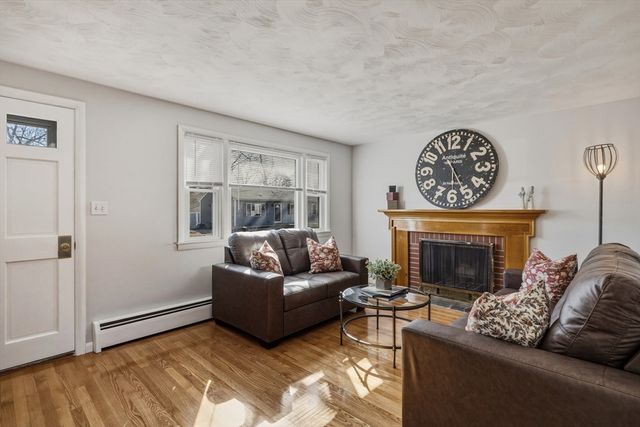 46 Lakevilla Ave, Springfield, MA 01109