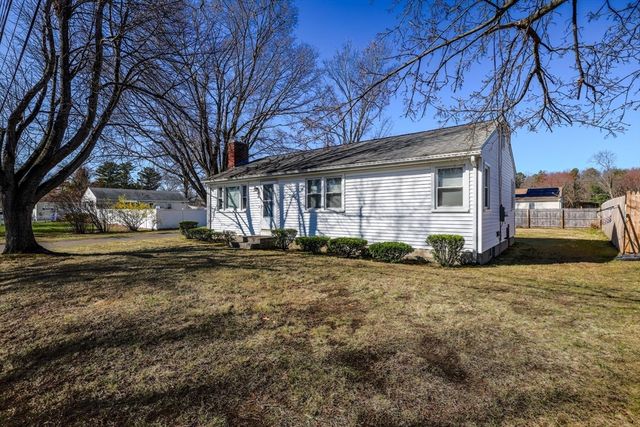 46 Lakevilla Ave, Springfield, MA 01109