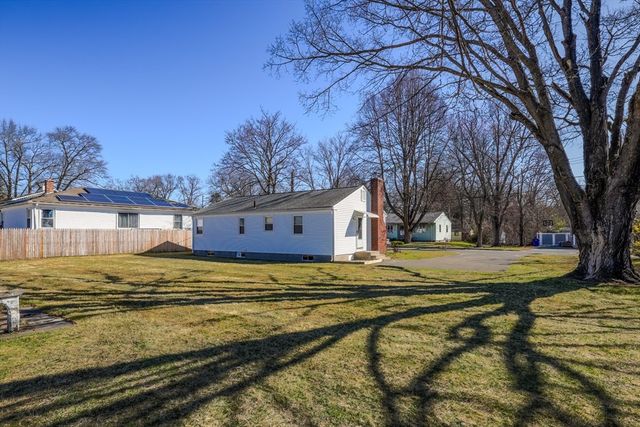 46 Lakevilla Ave, Springfield, MA 01109