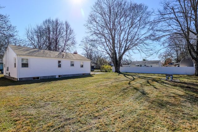 46 Lakevilla Ave, Springfield, MA 01109