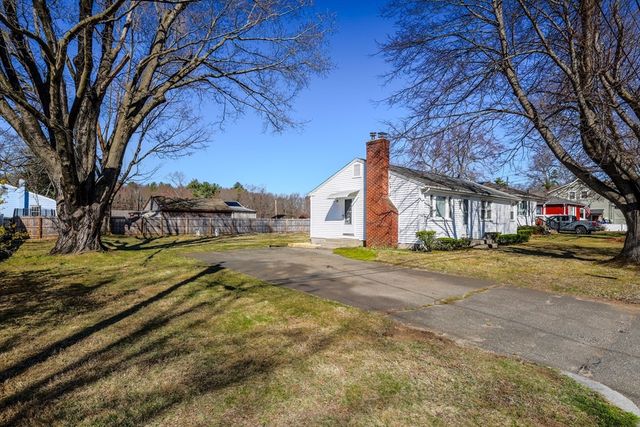 46 Lakevilla Ave, Springfield, MA 01109