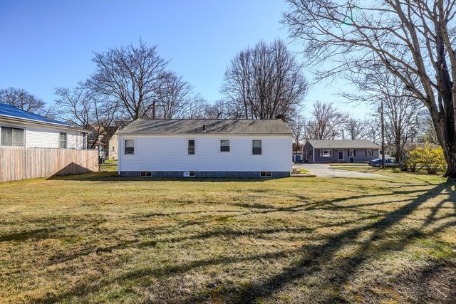 46 Lakevilla Ave, Springfield, MA 01109