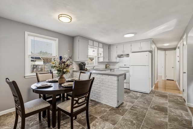 46 Lakevilla Ave, Springfield, MA 01109