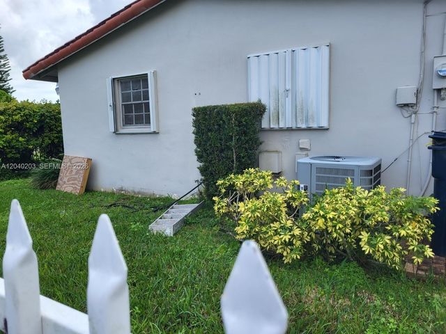 5200 SW 89th Pl, Miami, FL 33165