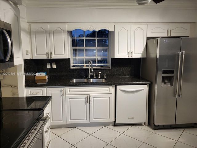 5200 SW 89th Pl, Miami, FL 33165