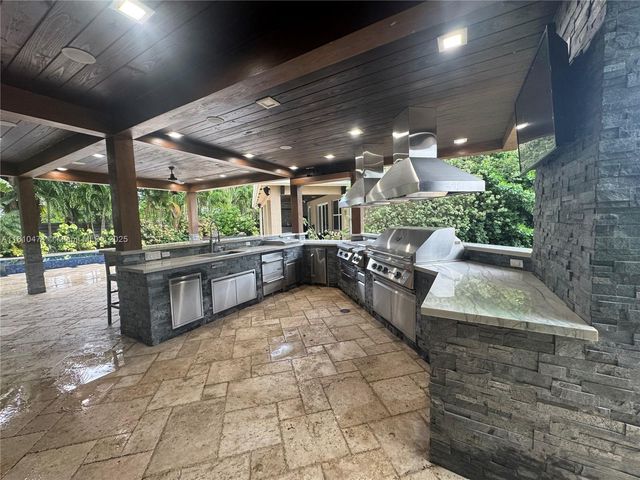 2230 NW 17th Ave, Homestead, FL 33030