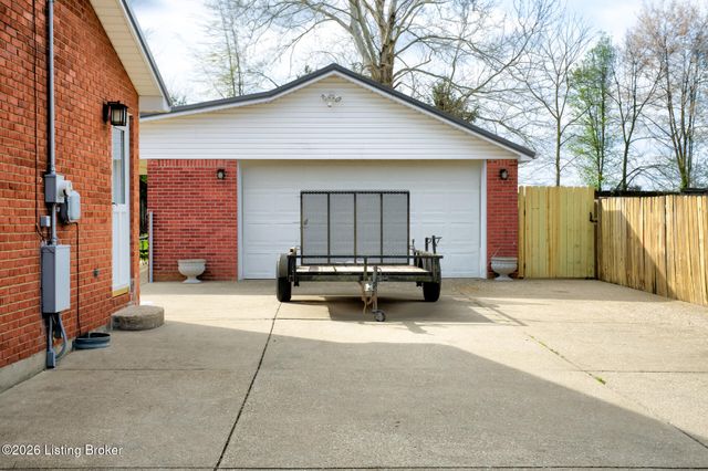 11723 Highway 44, Mt Washington, KY 40047