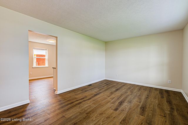 11723 Highway 44, Mt Washington, KY 40047