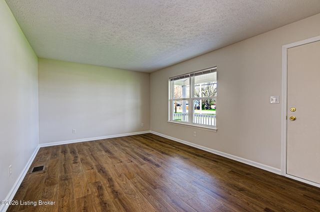 11723 Highway 44, Mt Washington, KY 40047