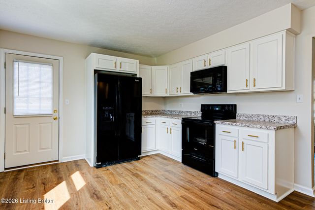 11723 Highway 44, Mt Washington, KY 40047