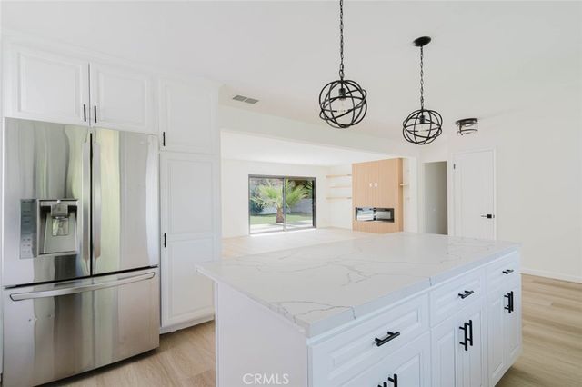 8400 Chimineas, Northridge, CA 91325