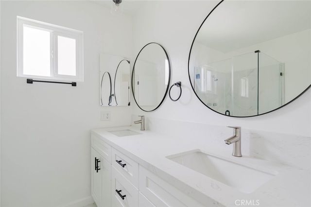 8400 Chimineas, Northridge, CA 91325