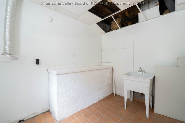 909 South Park Road, Charleston, WV 25304