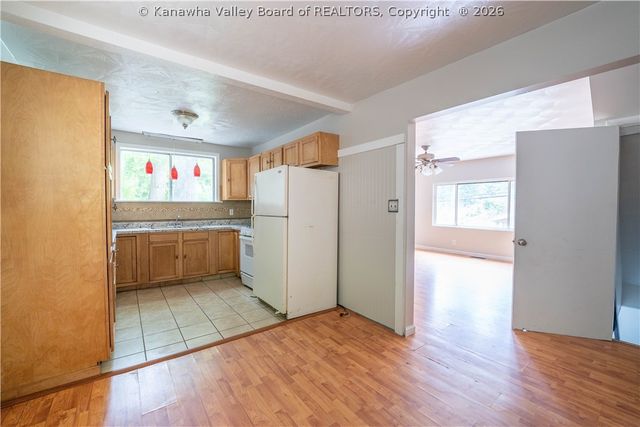 909 South Park Road, Charleston, WV 25304