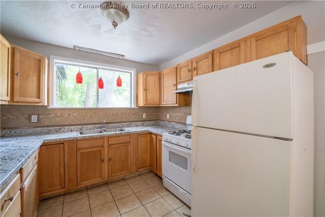 909 South Park Road, Charleston, WV 25304