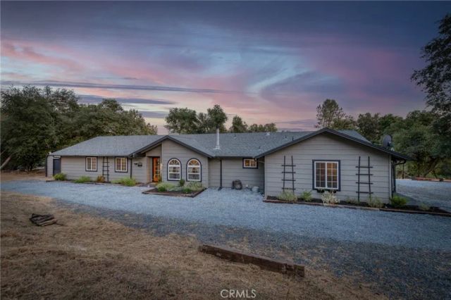 40955 Jean Road West, Oakhurst, CA 93644