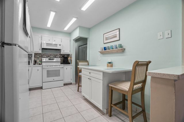 8713 NW 10th Street C101, Plantation, FL 33322