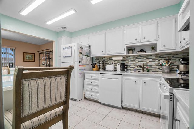8713 NW 10th Street C101, Plantation, FL 33322