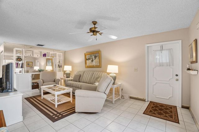 8713 NW 10th Street C101, Plantation, FL 33322