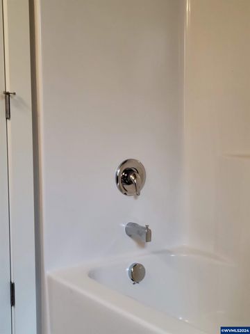 3776 Peter Ln NE, Salem, OR 97305