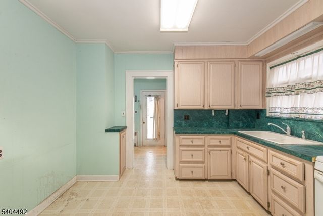 32 Walker Ave, Morristown Town, NJ 07960