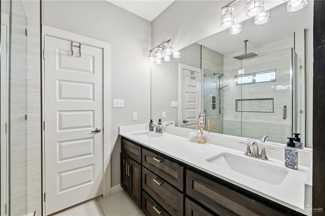 921 Casa Blanca Drive, Edinburg, TX 78539