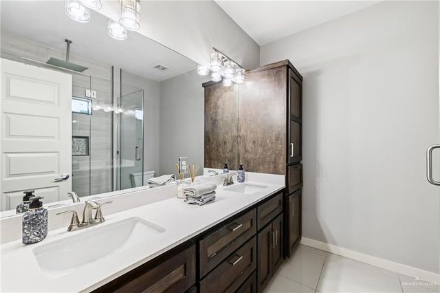 921 Casa Blanca Drive, Edinburg, TX 78539