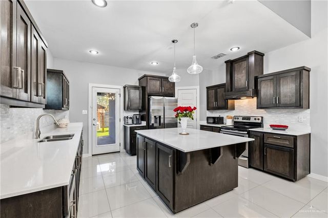 921 Casa Blanca Drive, Edinburg, TX 78539
