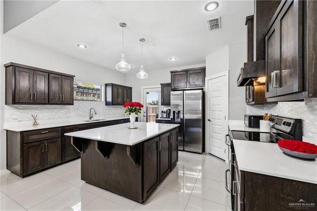 921 Casa Blanca Drive, Edinburg, TX 78539