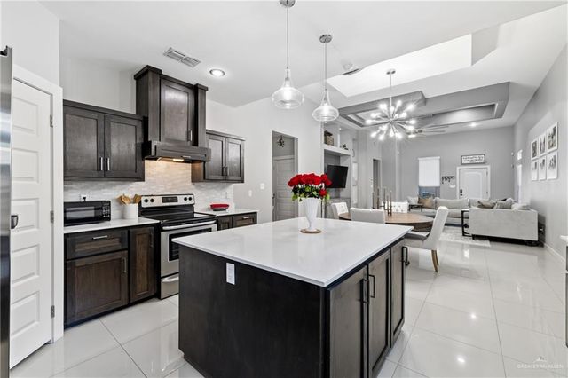 921 Casa Blanca Drive, Edinburg, TX 78539