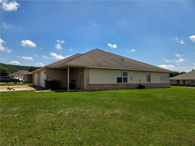 1066 Remington Drive, Springdale, AR 72764