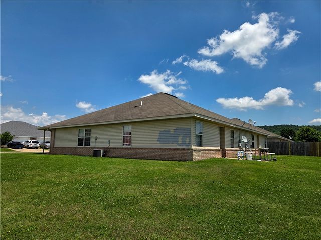 1066 Remington Drive, Springdale, AR 72764