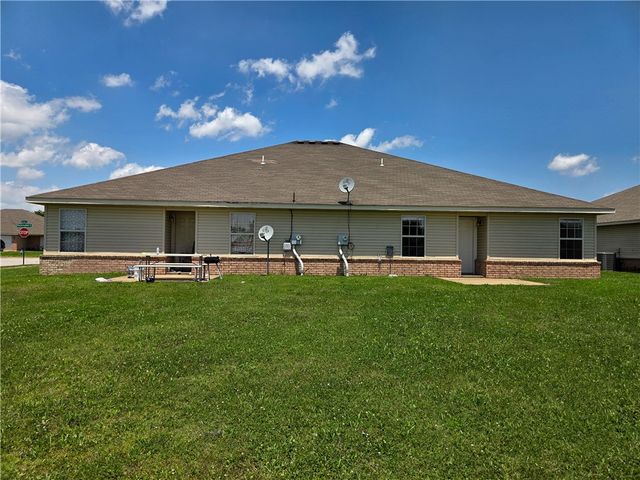 1066 Remington Drive, Springdale, AR 72764