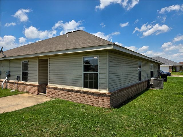 1066 Remington Drive, Springdale, AR 72764