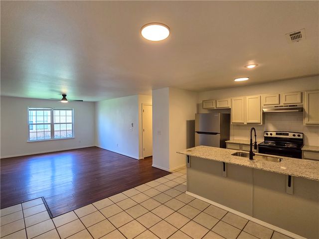 1066 Remington Drive, Springdale, AR 72764