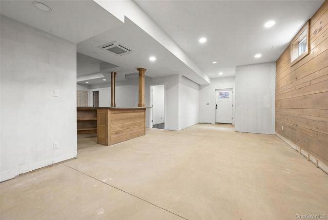 70 Connecticut Avenue, Massapequa, NY 11758