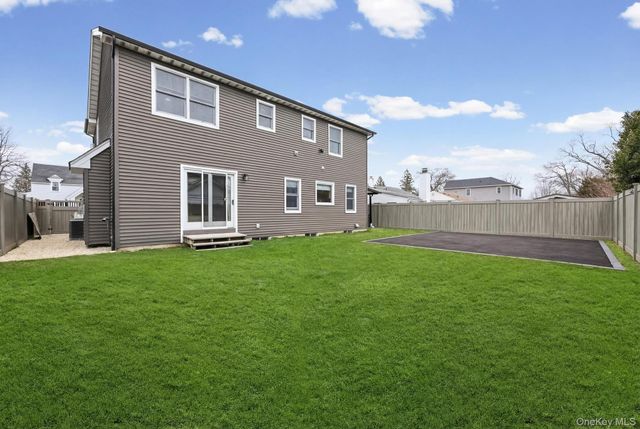70 Connecticut Avenue, Massapequa, NY 11758