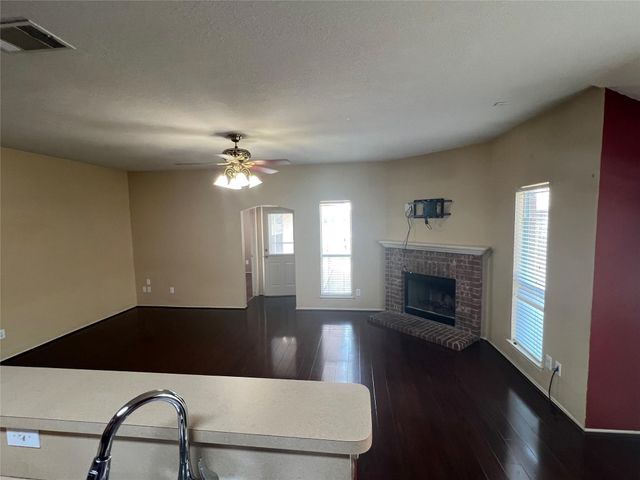 9074 River Falls Drive, Fort Worth, TX 76118