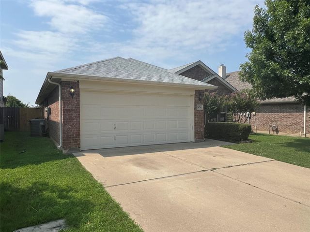 9074 River Falls Drive, Fort Worth, TX 76118