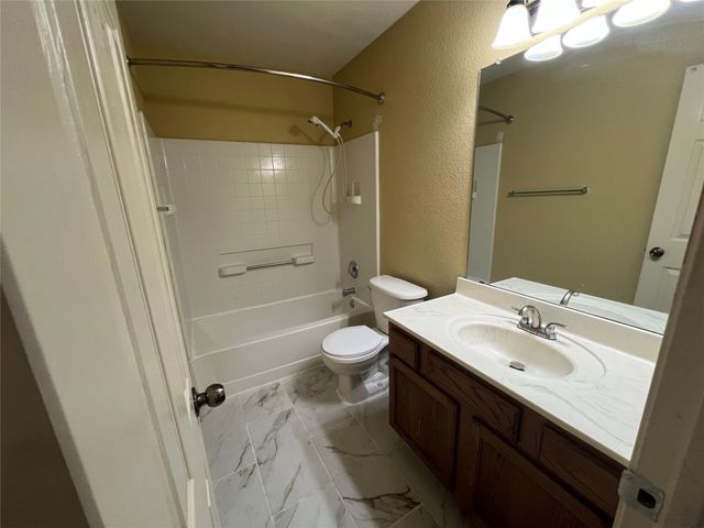 9074 River Falls Drive, Fort Worth, TX 76118