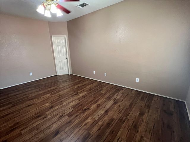 9074 River Falls Drive, Fort Worth, TX 76118