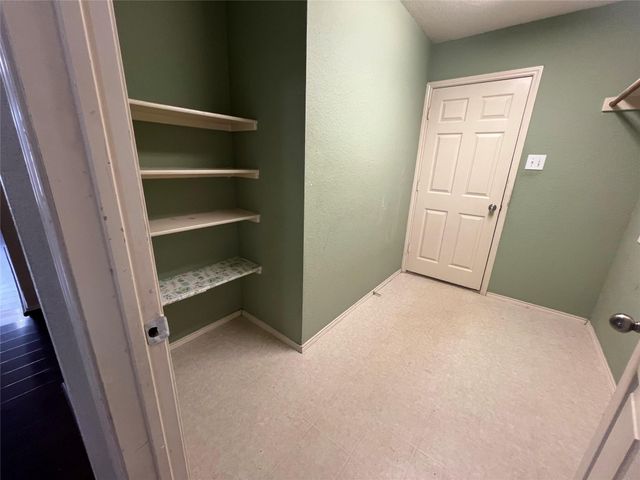 9074 River Falls Drive, Fort Worth, TX 76118