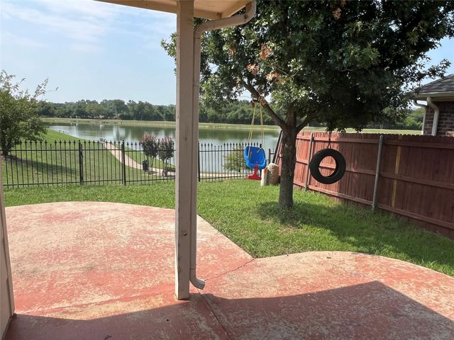 9074 River Falls Drive, Fort Worth, TX 76118