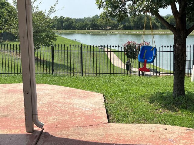 9074 River Falls Drive, Fort Worth, TX 76118