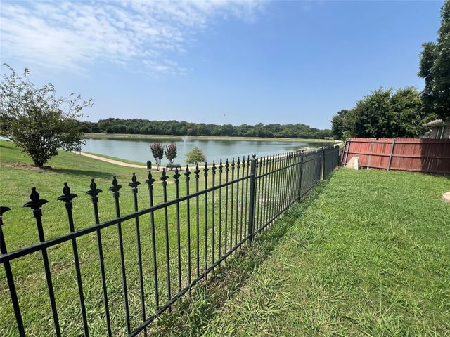 9074 River Falls Drive, Fort Worth, TX 76118