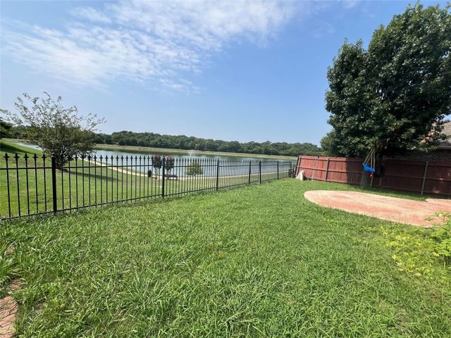 9074 River Falls Drive, Fort Worth, TX 76118