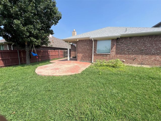 9074 River Falls Drive, Fort Worth, TX 76118